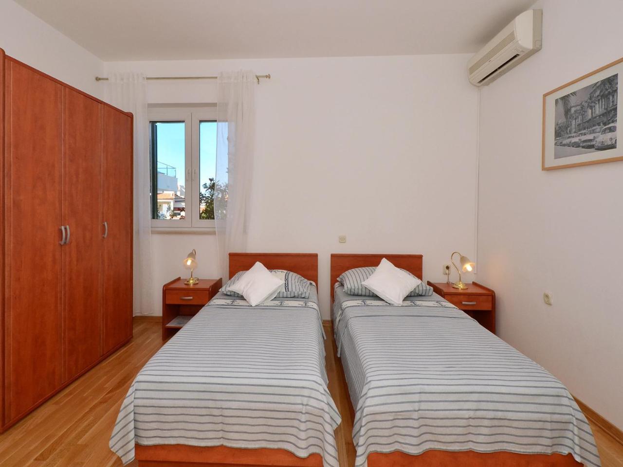 Apartments Nera Podstrana Exterior photo