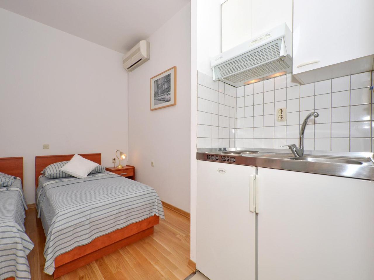 Apartments Nera Podstrana Exterior photo